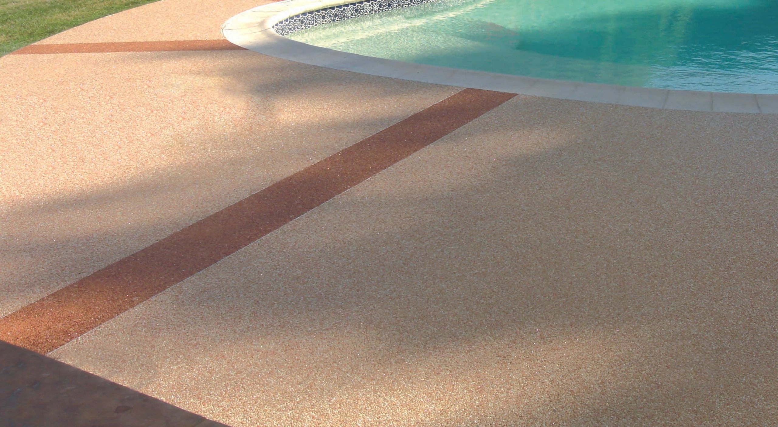 Decorative aggregate surface design