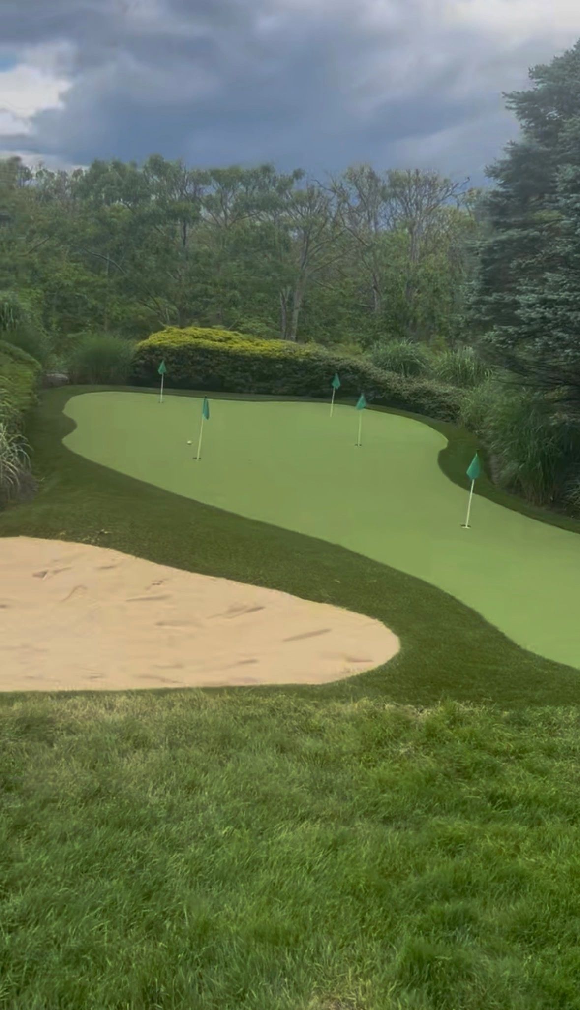 Residential putting green