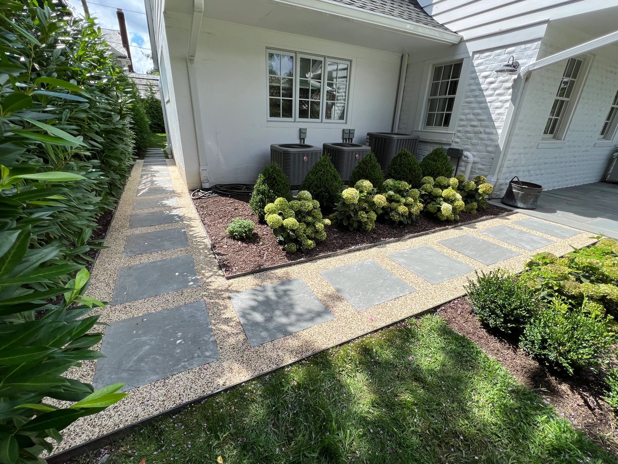 Side yard with pergola